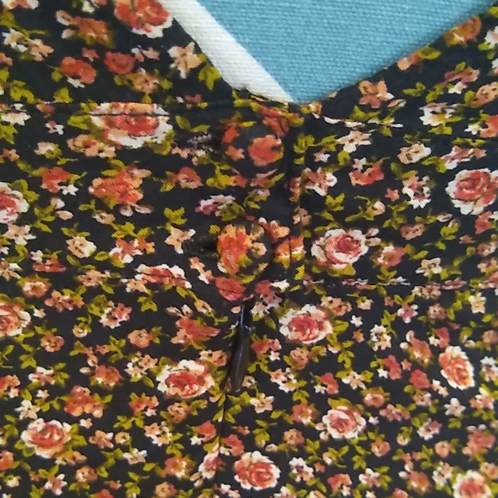 Forever 21 Floral Dress - Picture 7 of 8
